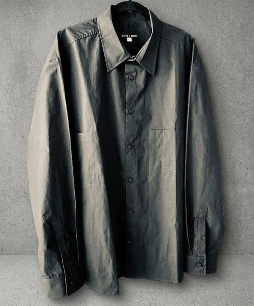 ELONGATED POCKET ALL BLACK SHIRT