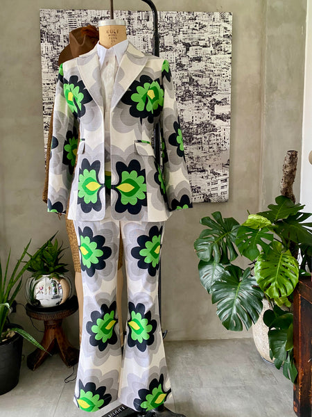 SINGLE BREASTED PEAK LAPEL JACKET + THE FLARED TROUSER